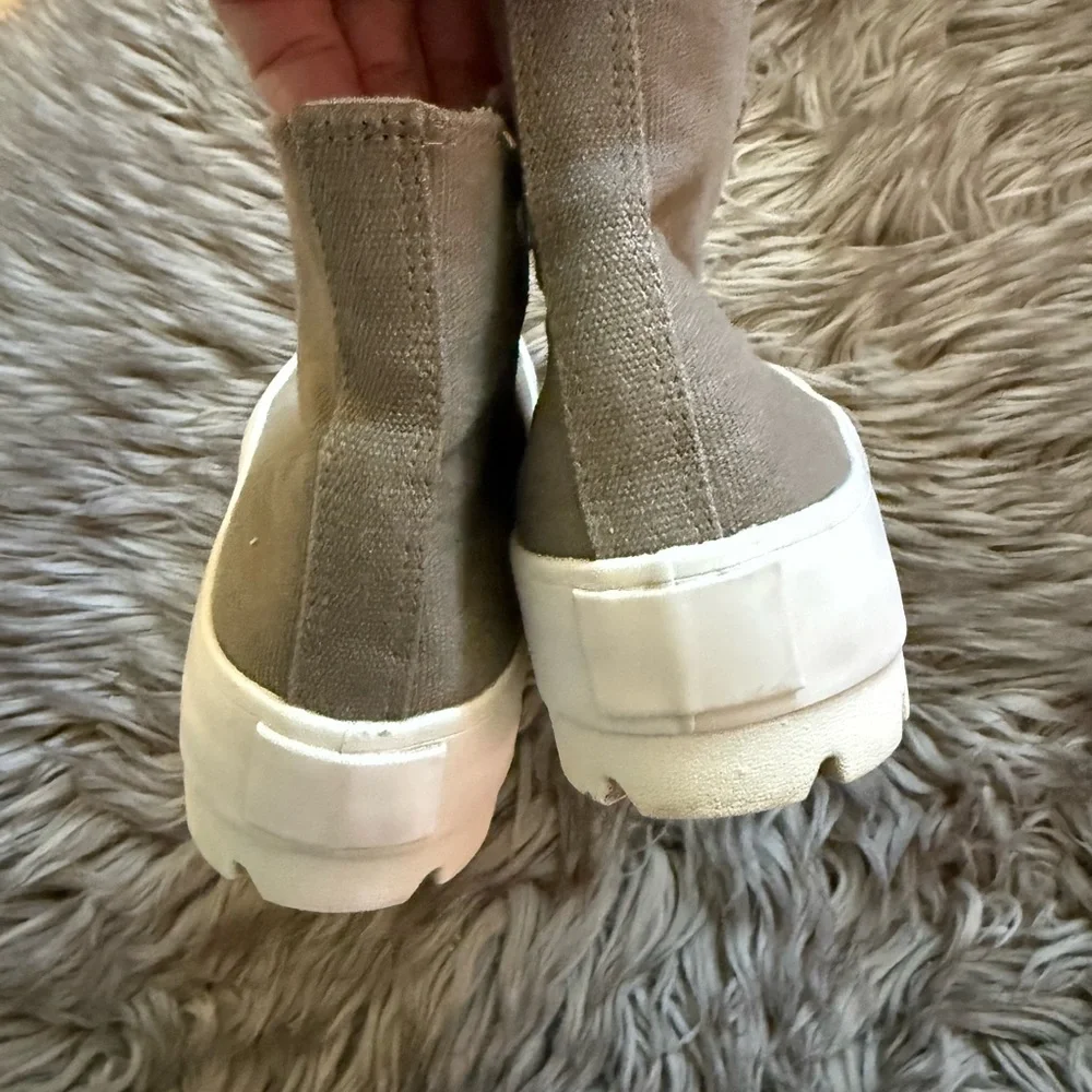 Sincerely Jules Hi-Top Slight Platform Sneakers; Side Zippers; EXC cond; Sz 7.5